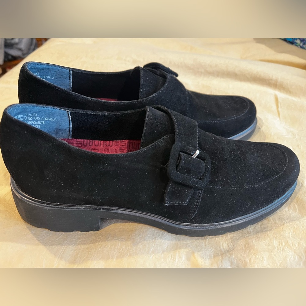 Like new Munro ‘Winslow Monk Strap’ loafers.